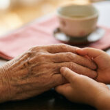 100歳のお祝い言葉・メッセージ例文集｜家族・施設・カードの書き方テンプレート【2026年版】