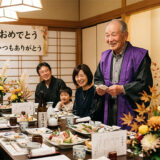 傘寿祝いの挨拶・スピーチ例文集｜乾杯から本人の謝辞まで食事会の進行台本付き【2026年版】